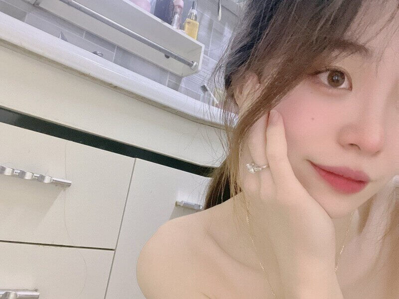 厦门集美大学的许瑶琴，这个高颜值美女可是个反差婊！她给前男友发了自拍私密视频，求他回来操她