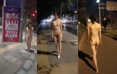 高颜值美女 外表清纯内心骚得很，全裸露出街道马路 路人觊觎有色心没色胆，路边吃鸡