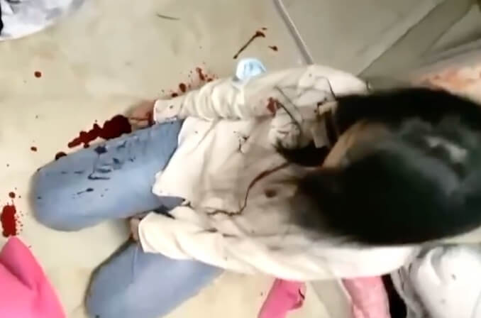 暗网真实抓奸黑料流出，酒店偷情男女赤裸交缠被抓，抓奸现场极其混乱刺激。