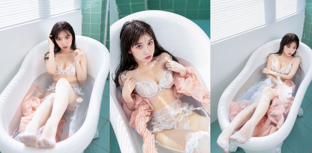 约炮性感女老师带着眼镜穿着丝袜被疯狂内射，反差感拉满