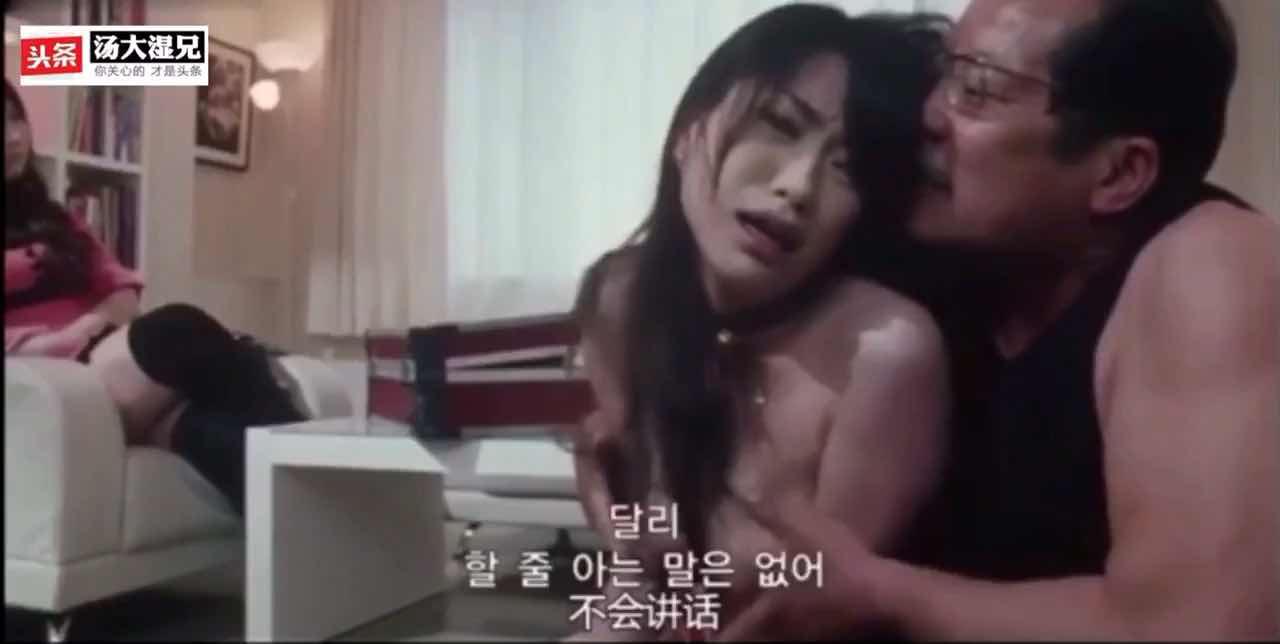 韩国三级女主为工作被各种潜规则，巨乳诱人受高官青睐！