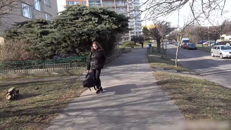 户外邂逅巨乳小提琴家,公园野战激情内射