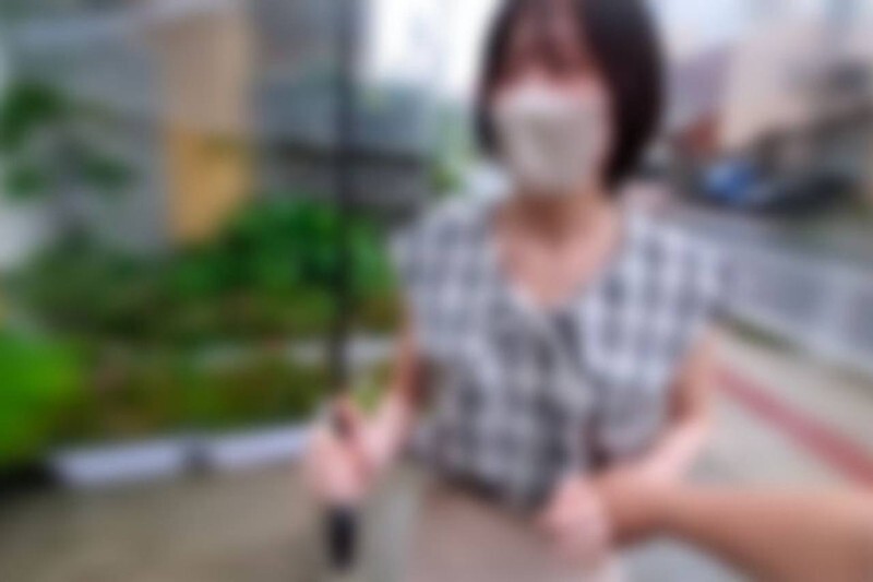 业余个人拍摄羞耻课：楼梯上的放纵 户外紧急楼梯上，羞辱苗条美女，颜射释放！