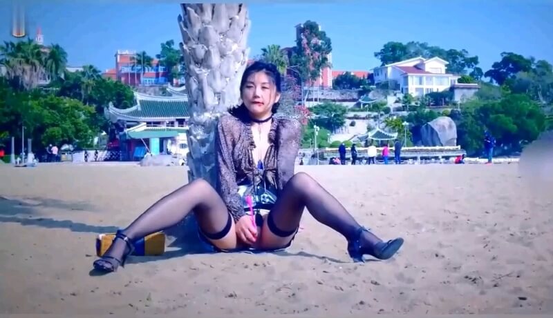最新宜家门女主   户外当众自慰到高潮