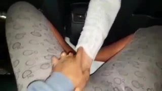 优步司机在驾驶出租车时触摸我后座