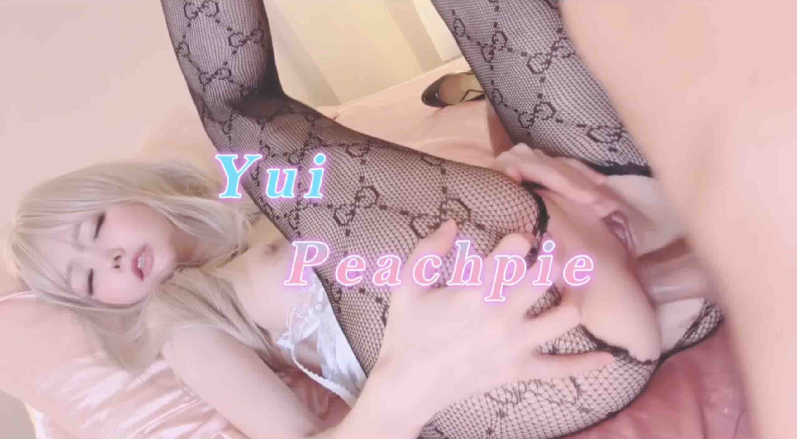 极品巨乳黑丝反差少女Yui Peachpie的粉嫩菊花被又大又长的鸡巴爆操屁眼，爽到肛内高潮