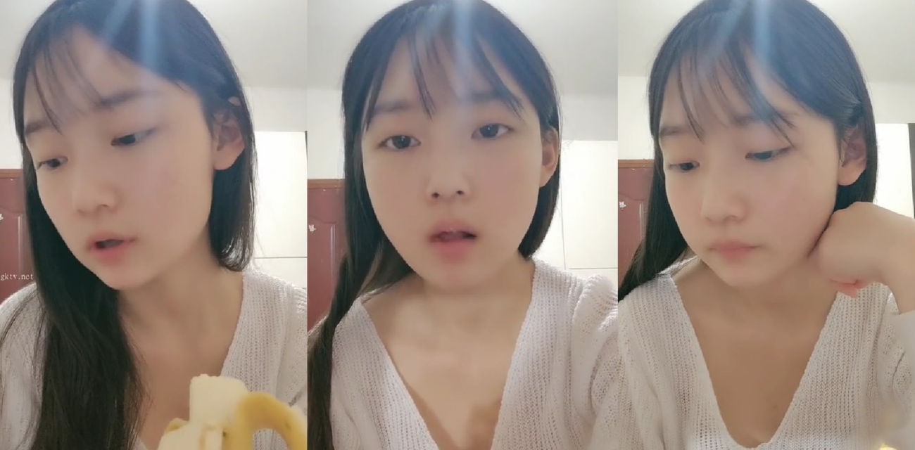 妳的小学妹 饥渴的小姐姐翘起屁股自慰潮喷叫声好听