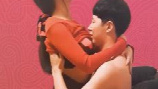 金先生探花视频流出，极品美女女上位骑乘，全程浪叫不止，各种姿势换着干看点十足。
