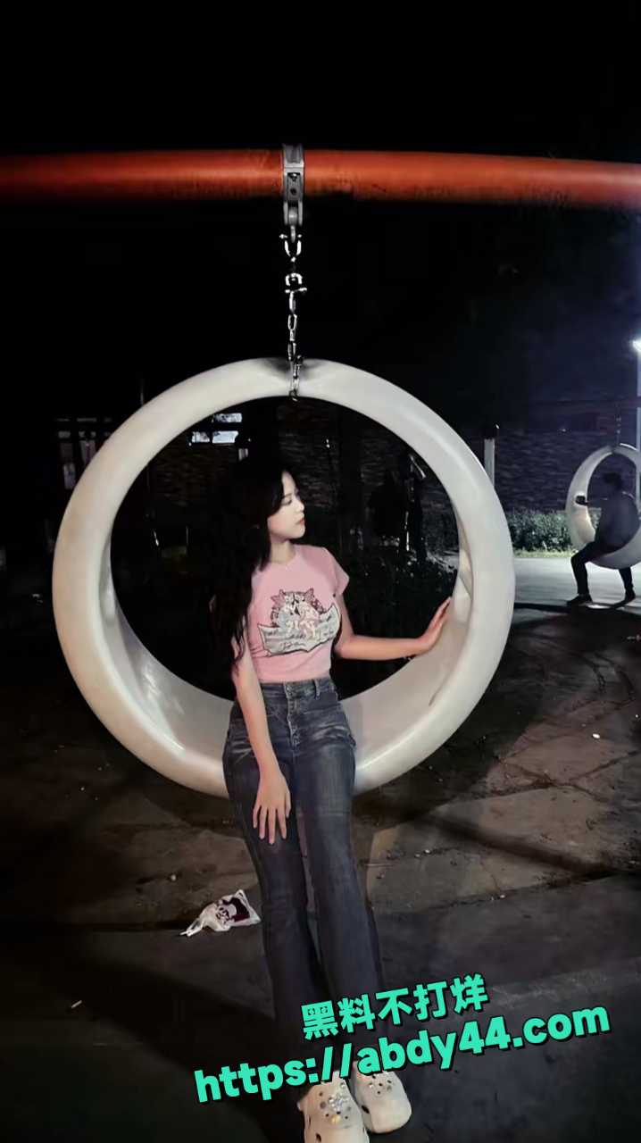 巨乳黑丝情趣内衣肉感 17