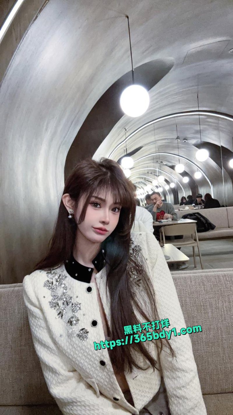 顶级名媛黄丽娜骚逼穿着女仆床伺候炮友4