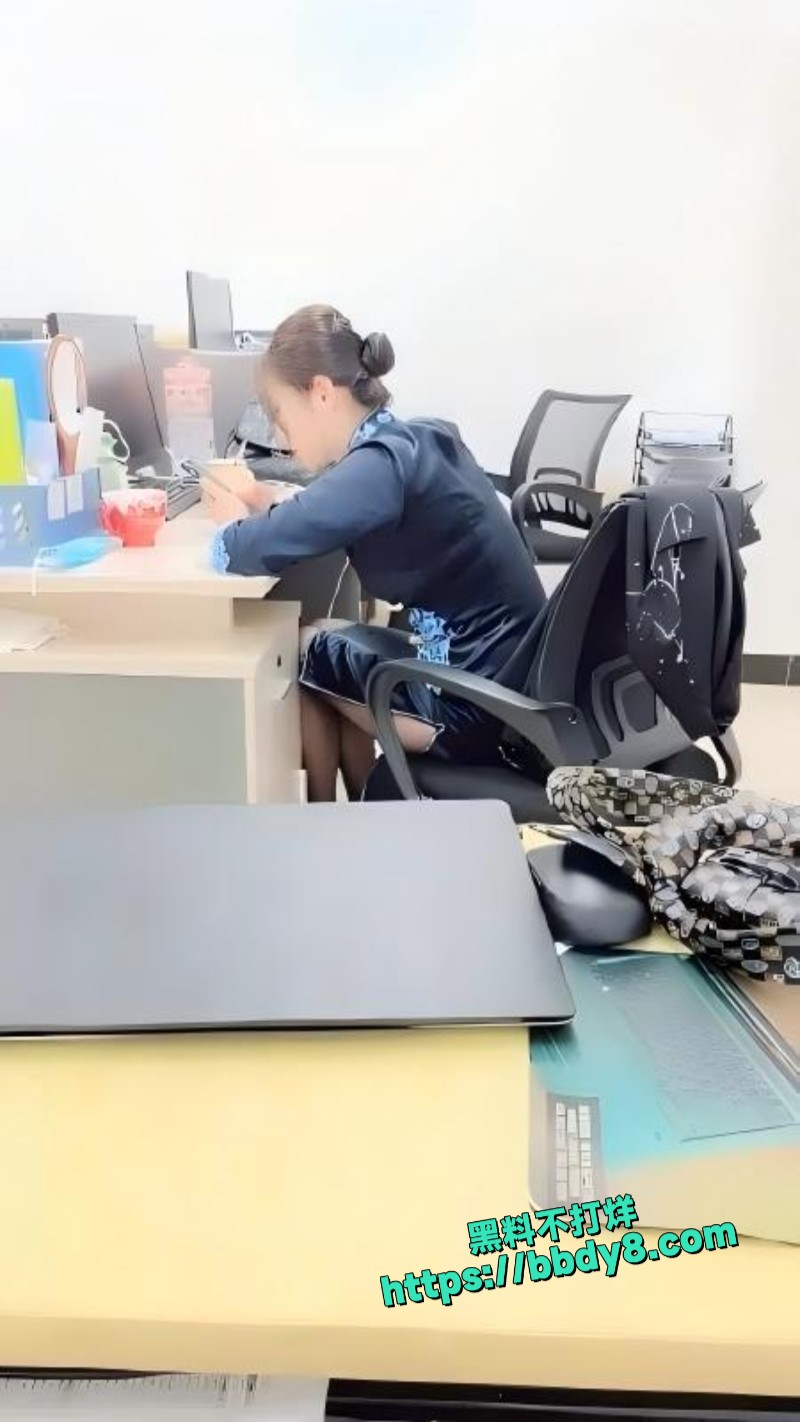 佛山院子潜规则黑丝小母狗05