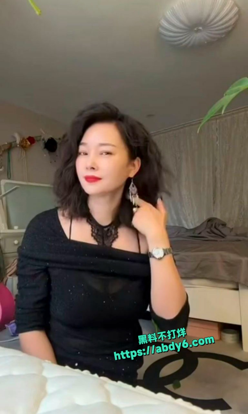 抖音蓝姐姐定制自慰视频泄密 3