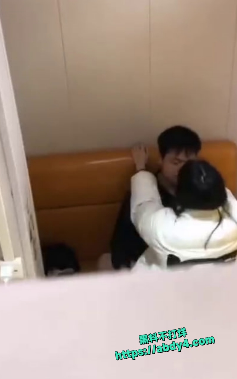 小情侣餐厅包间6