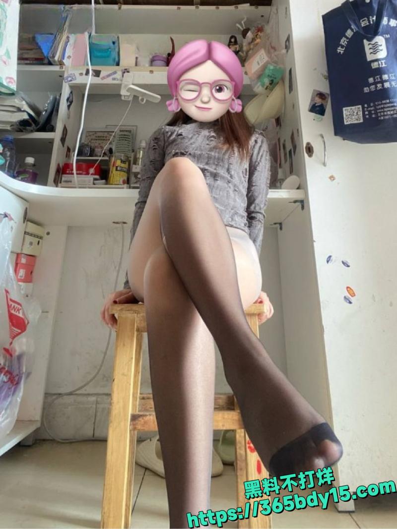 少女ohgdy538一人宿舍后入自拍13.