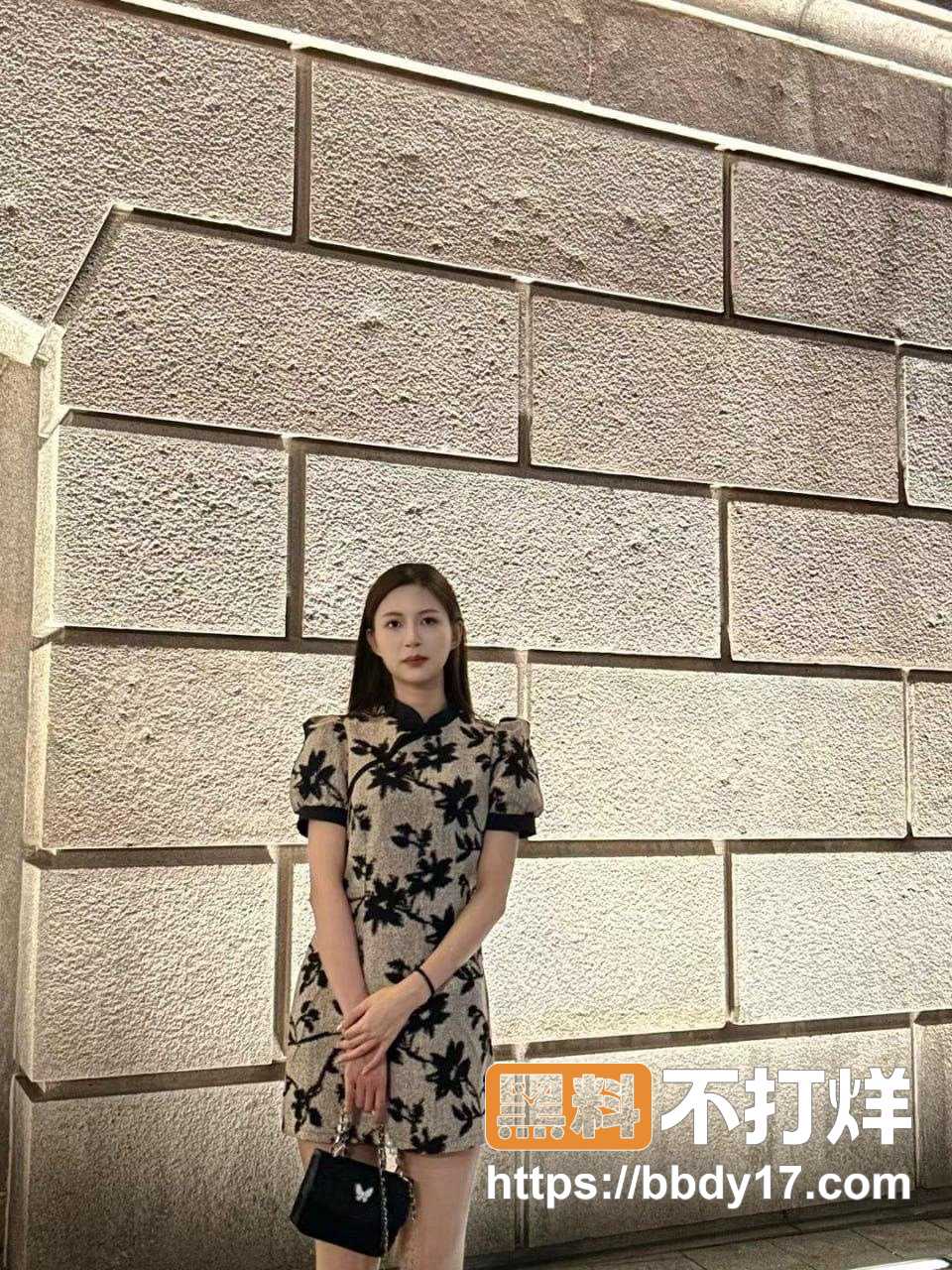 浴室跪舔口交大鸡巴4