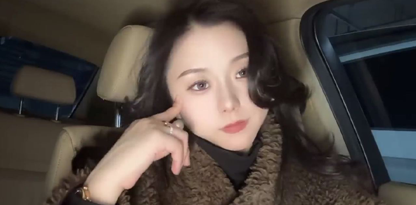 小母狗现场讲述自己被爆菊爽飞的经历！现场实拍教大家怎么玩转菊花！