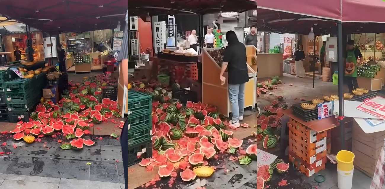 重庆渝北水果摊上演西瓜荔枝大战 汁水四溅满地狼藉 究竟为啥开打?