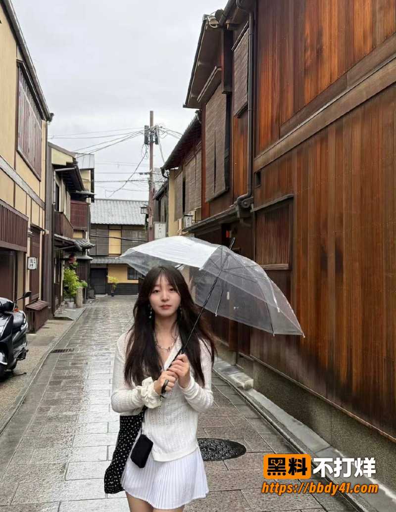 上海女孩李晓萌的私密视频3