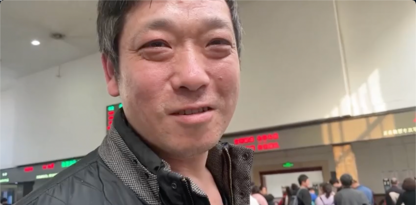 长沙一农民大叔拍个火车站，被误以为偷拍，且都跟女子道歉后，反咬一口还将农民大叔曝光，太气人了！