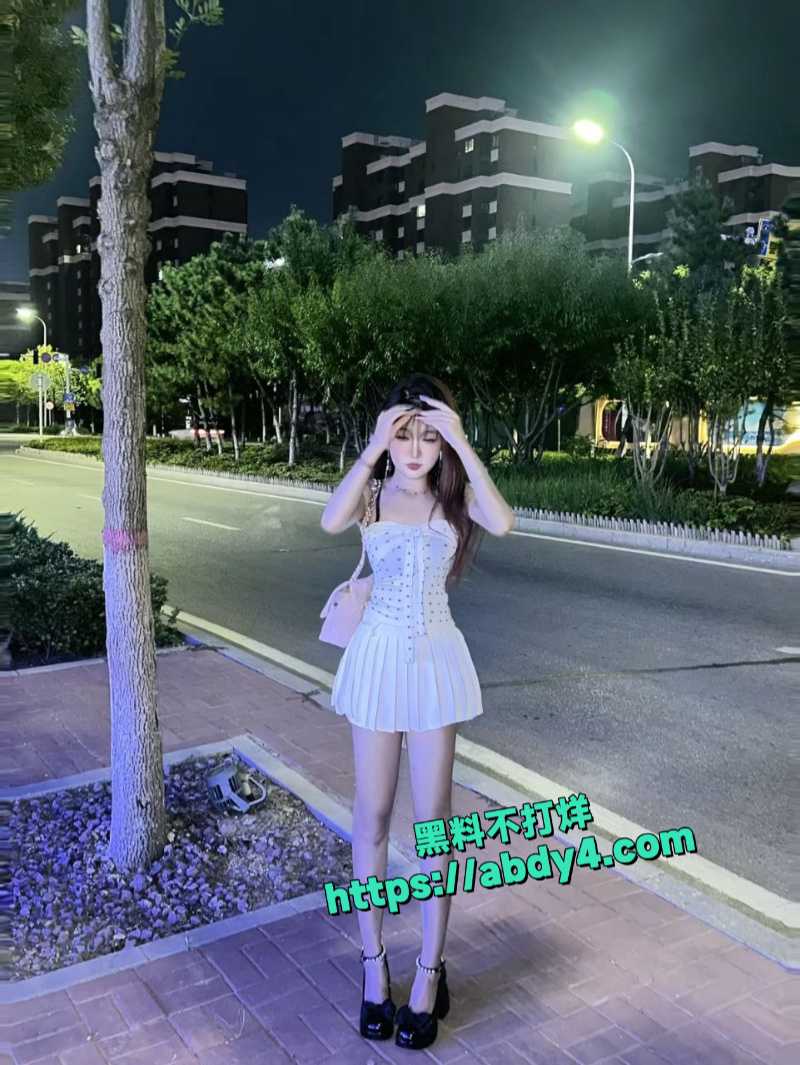马昕悦出租屋深喉口交私拍曝光 5