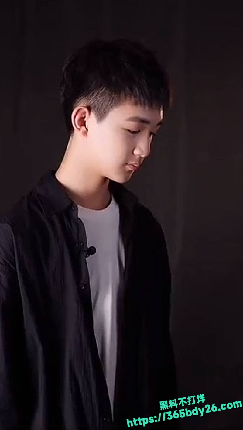 女友李禹熹曝光男演员荣梓杉家暴出轨8