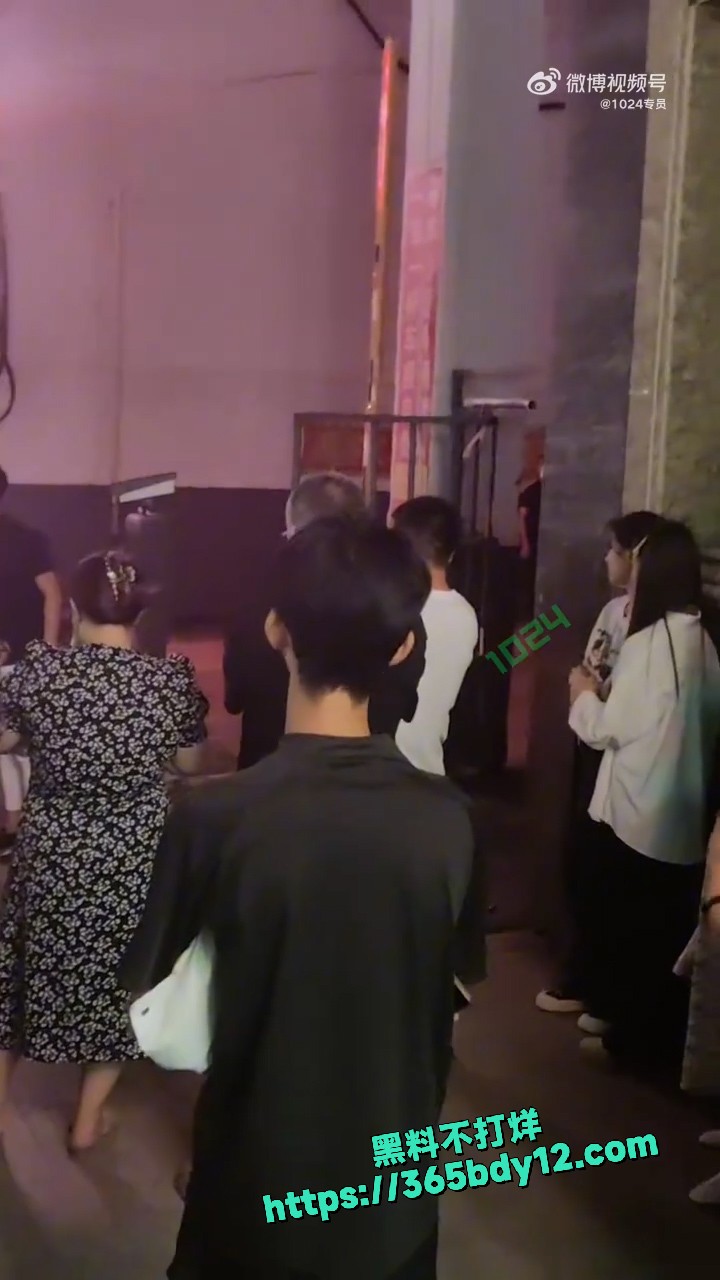 热搜离婚的夫妻俩 8