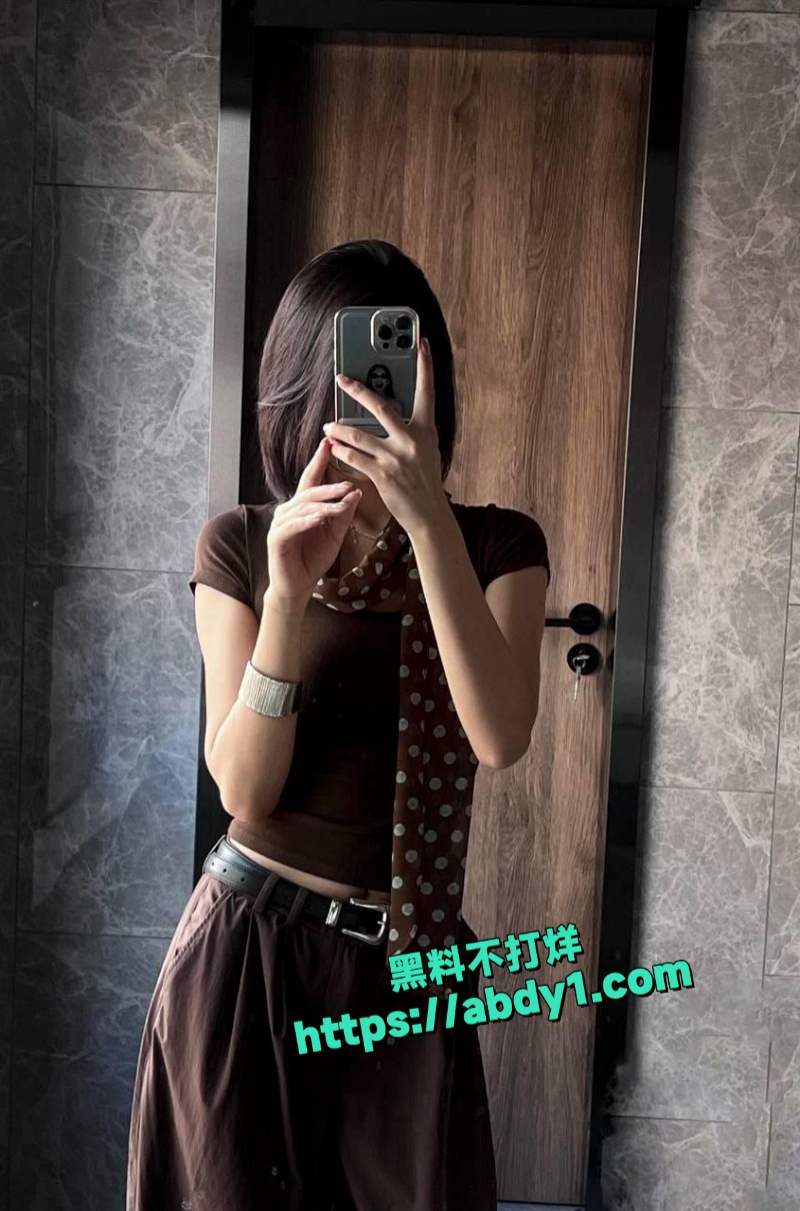 海角新作禽兽弟弟与姐姐复刻黄片里的经典乱伦情节 3