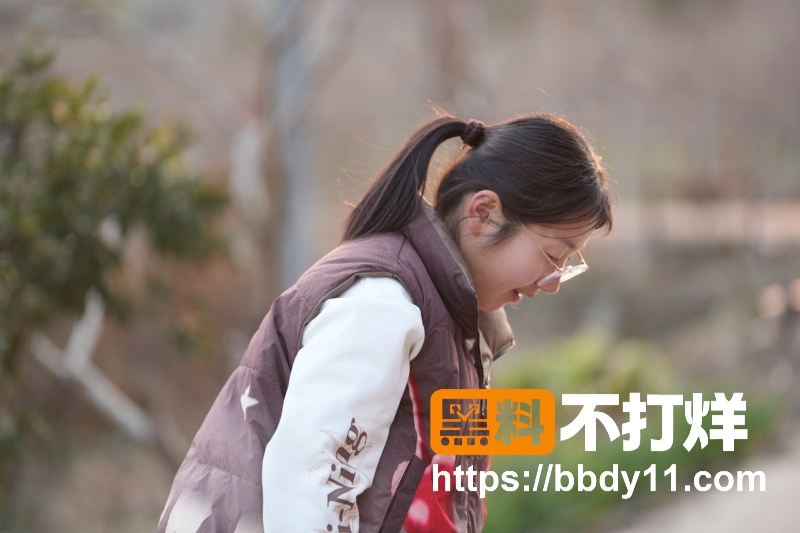 露脸微胖白皙眼镜人妻63