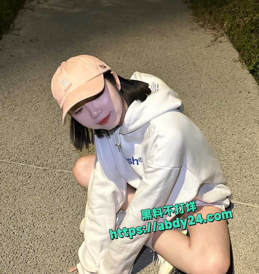 高颜值小博主映帆早期露脸私拍流出 12