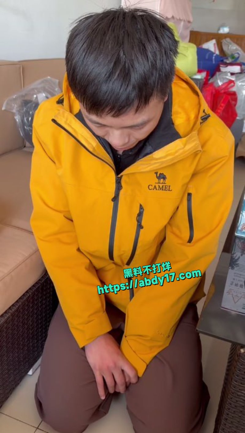 男子出轨被抓包跪下认错7