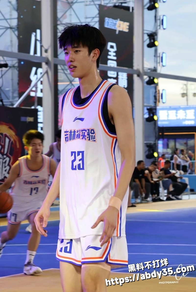 丛睿言出轨队友女友开房被拍17
