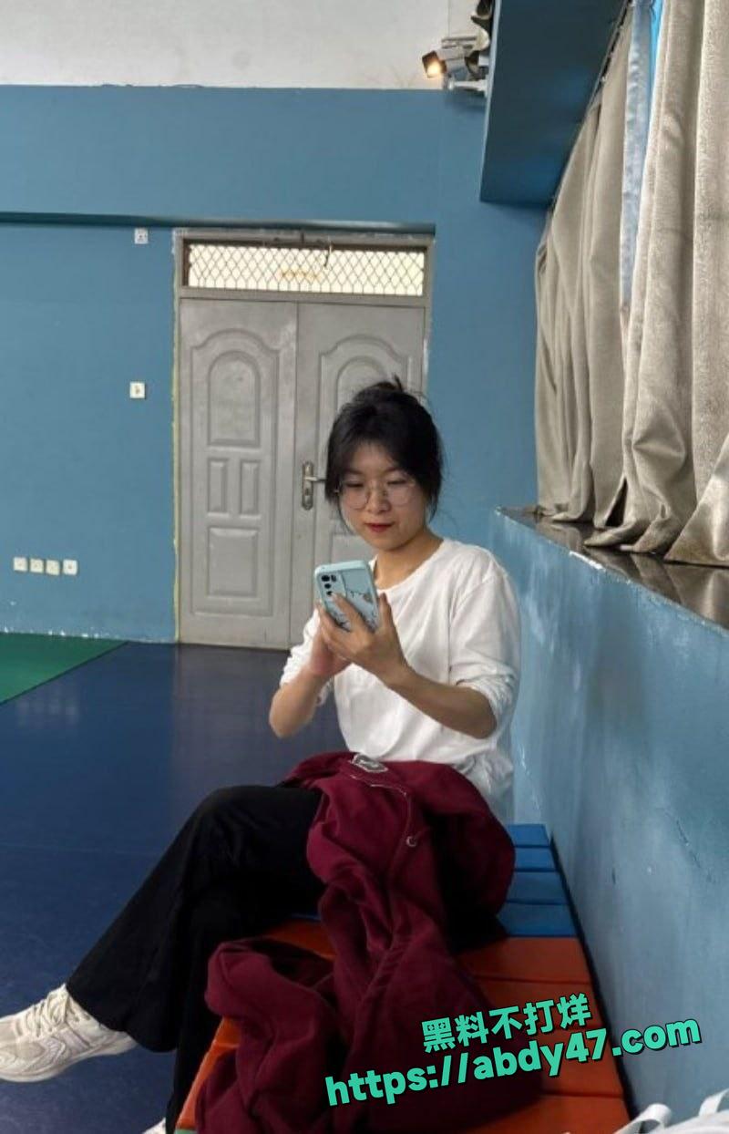 湖南衡阳师范眼镜婊邓煜馨05