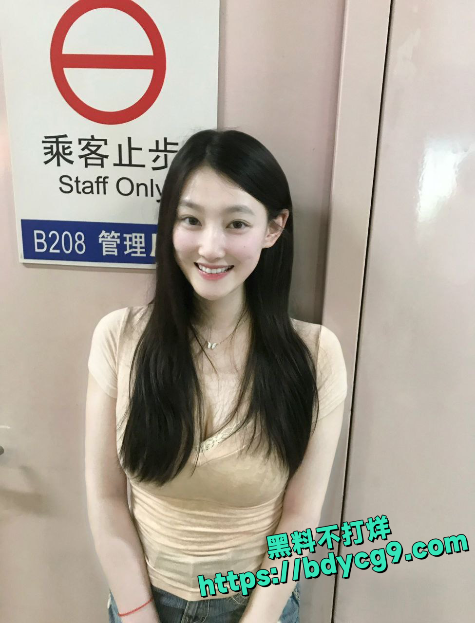 湖南大学生抖音小网红真是反差婊的顶点5