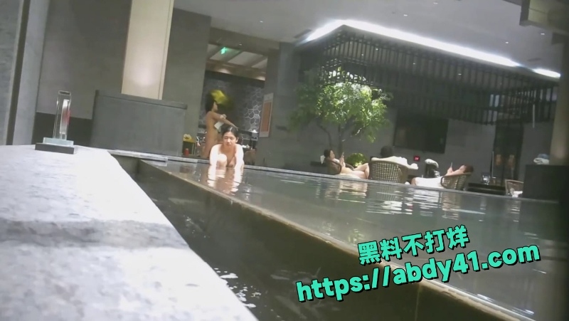 全裸女儿国偷拍高颜值妹子7