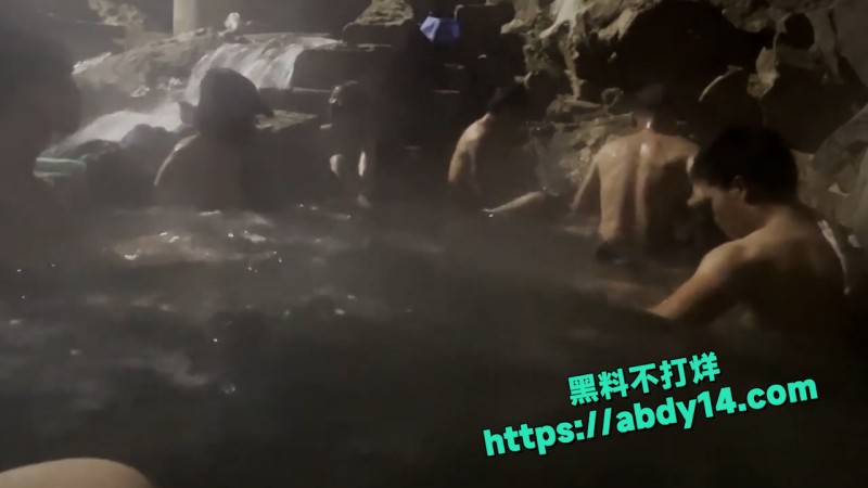 大胆露出无视路人 11