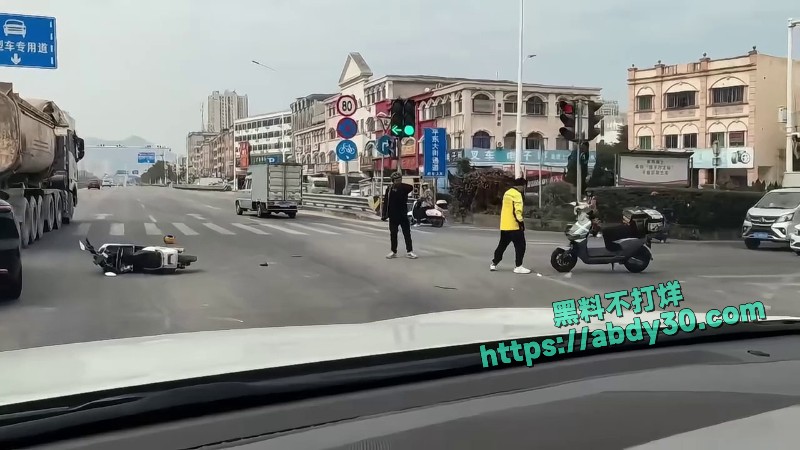 路怒症爆发堵路1v1激烈打架8