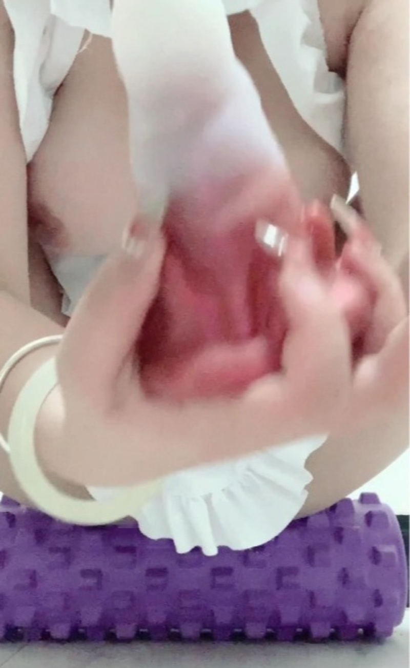 吃不饱的小粥白裙女仆装5