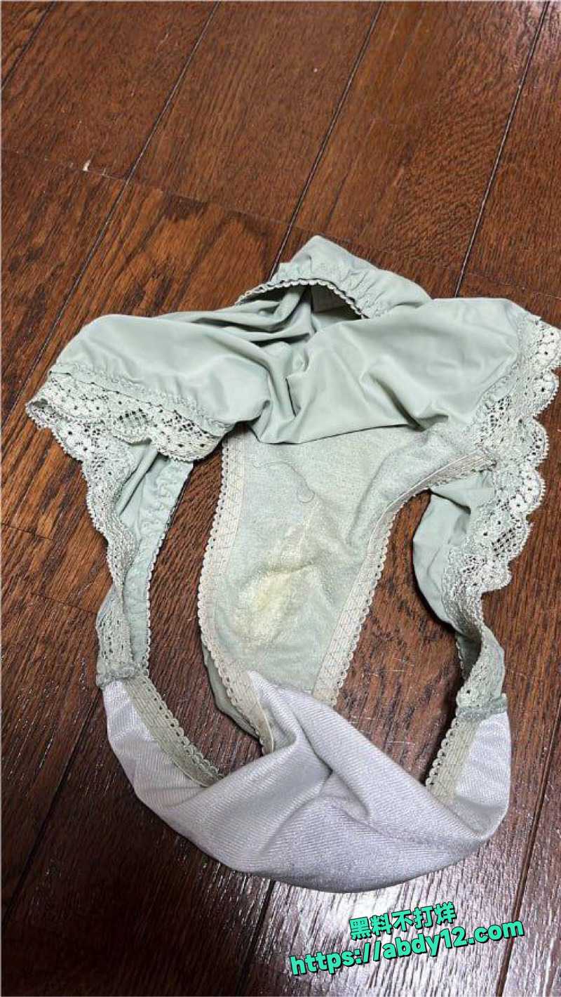 女白领保温杯被射3次精11
