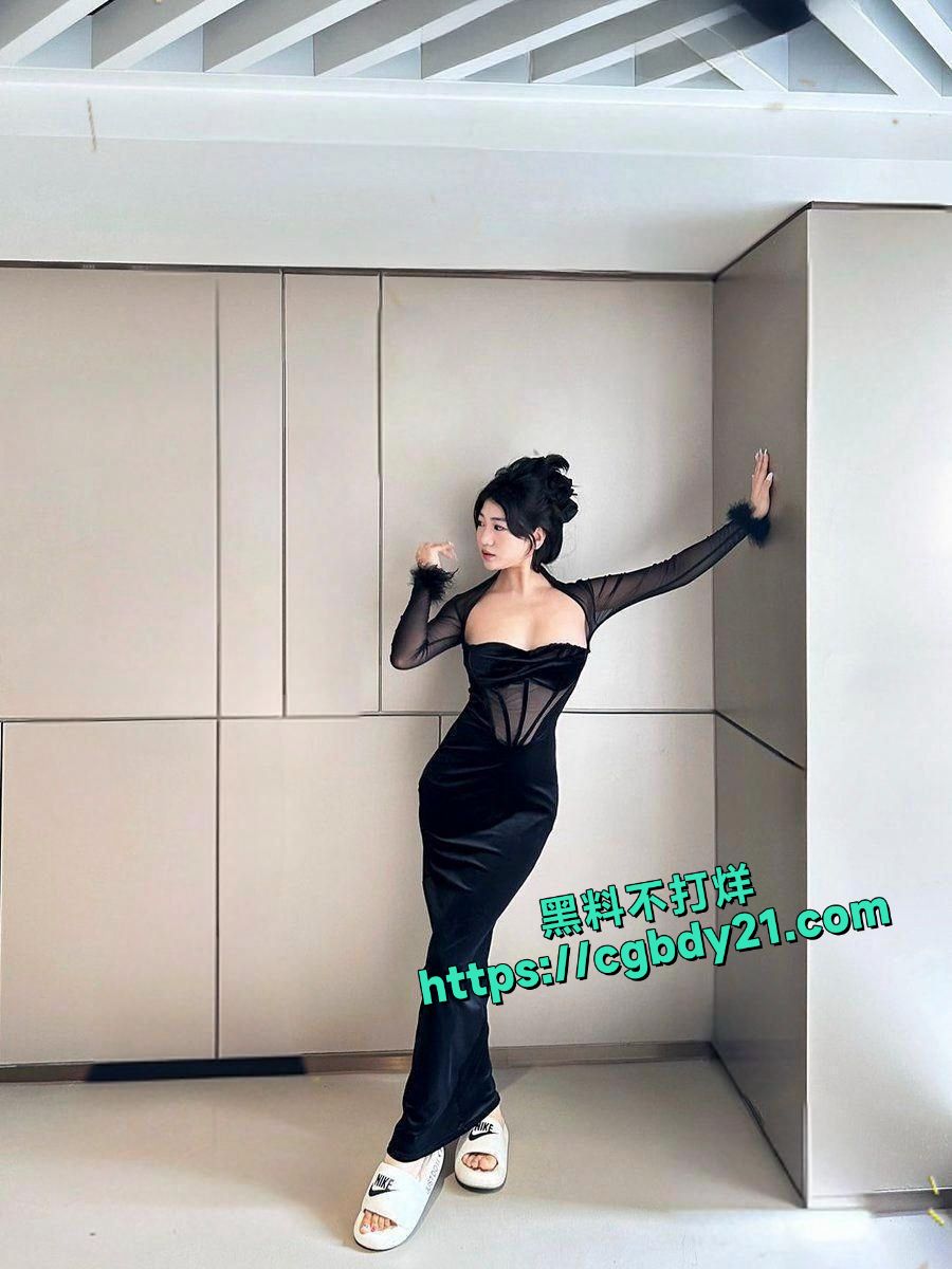 丰满甜美妹子反骨PP ，大胆露出3