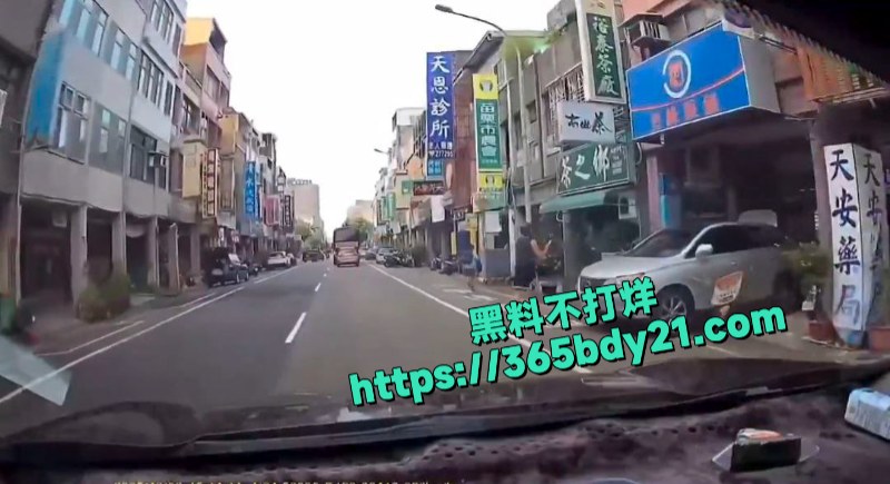 台湾苗栗疯子持刀随机砍人 2