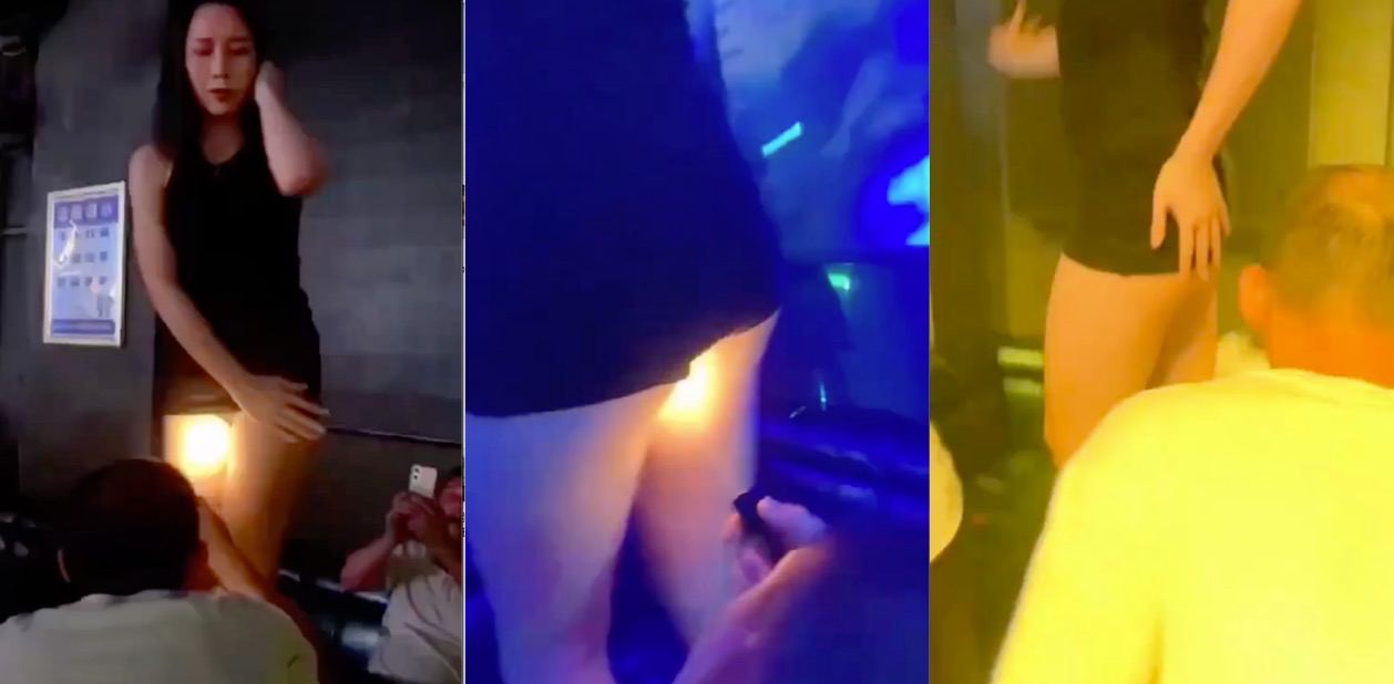 酒吧男子用小手电照射性感妹子下体 短裙下真空骚穴被灯光直射太刺激