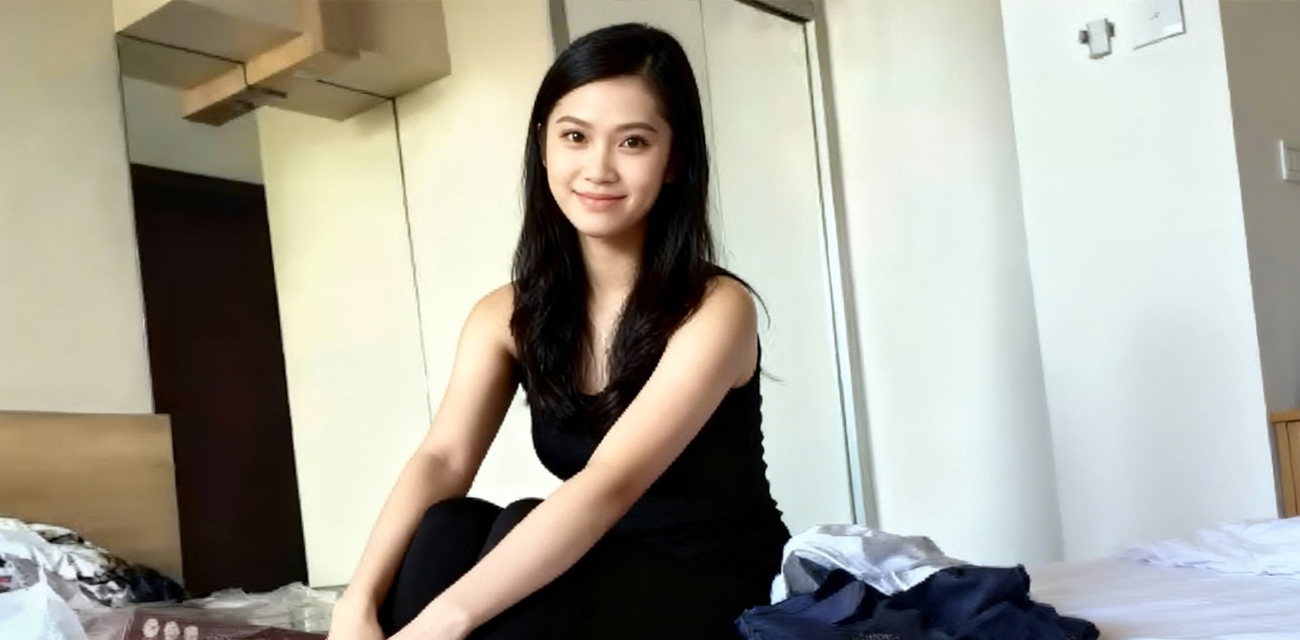学校老师换衣间偷拍胸部特写 白皙曲线自然晃动全程高能 全程表现自然