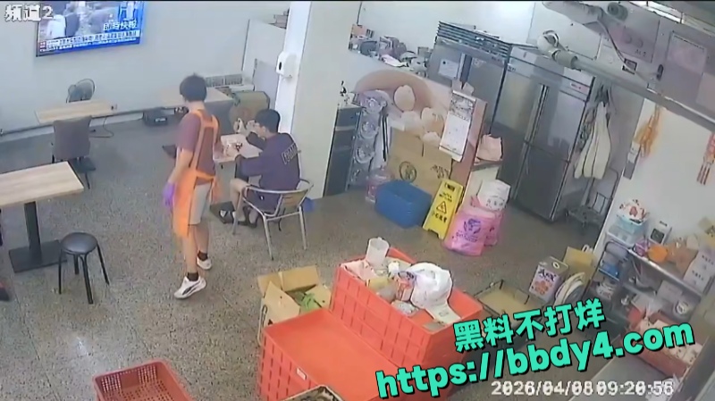 台湾一男子跑豆浆店里撸管6