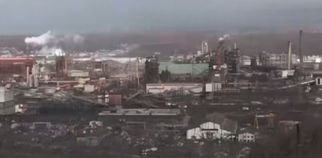 日本北海道炼钢厂爆炸瞬间画面曝光 炸飞40米高炉顶 室兰市惊现末日残骸现场