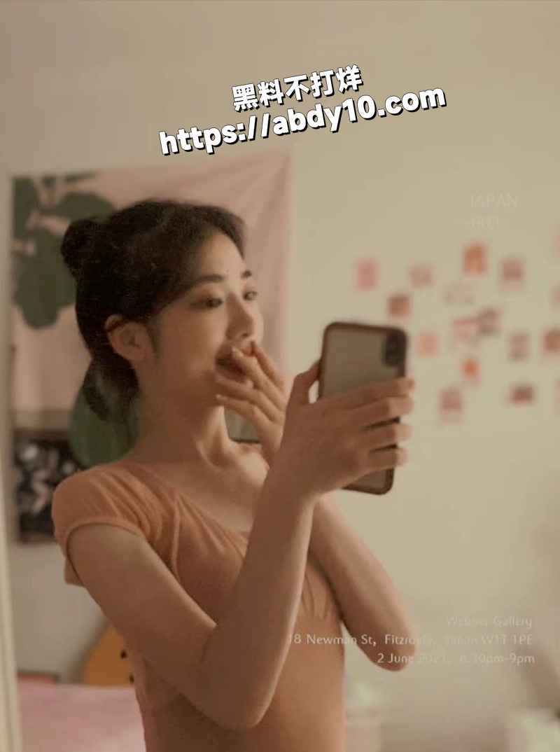 和前男友视频裸聊展示自己的小骚穴