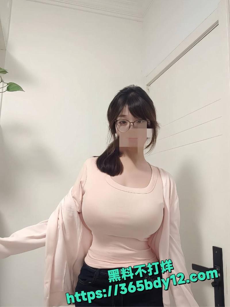 清纯校花反差婊私拍2.