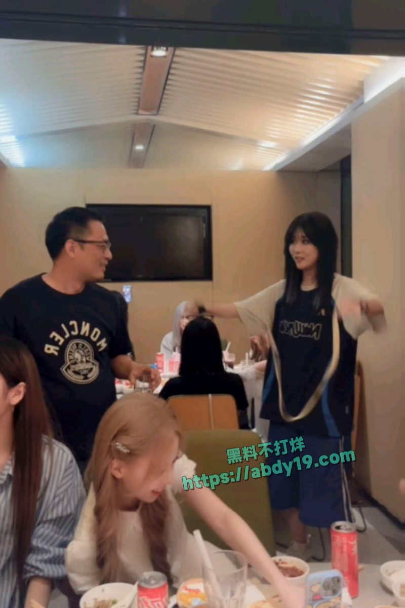 女团成员谢珊珊陪睡大佬视频 37