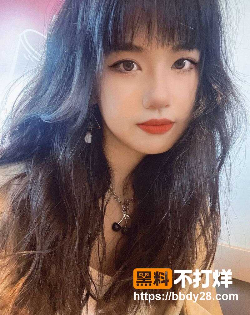 广州清纯女大学生杨薇薇私拍2