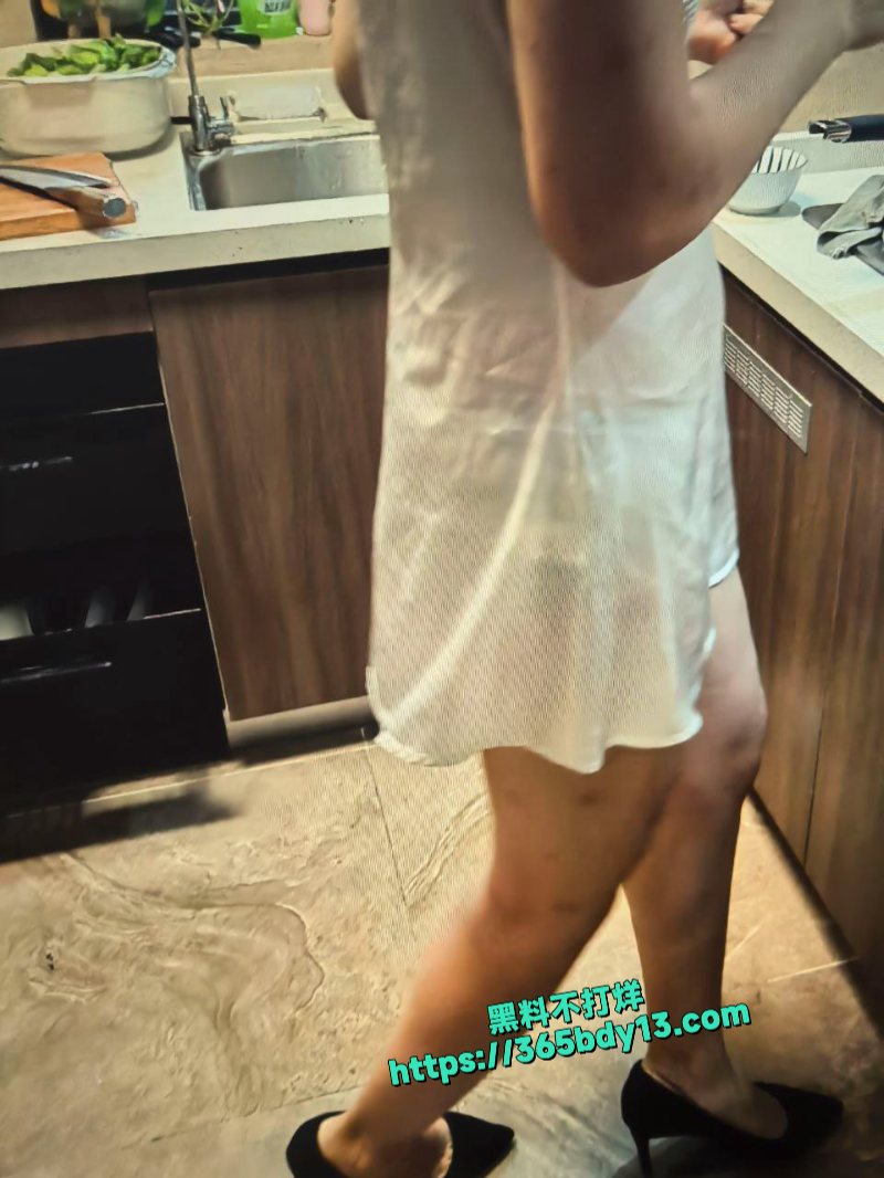 湖南长沙精神小妹刘思雨不雅私拍合集11