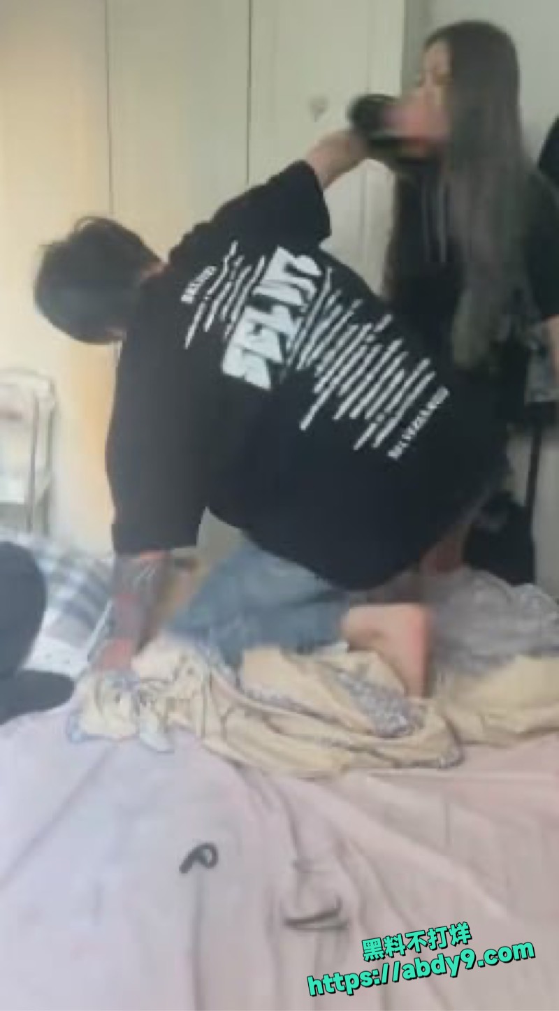 纹身小伙菜刀捉奸视频5